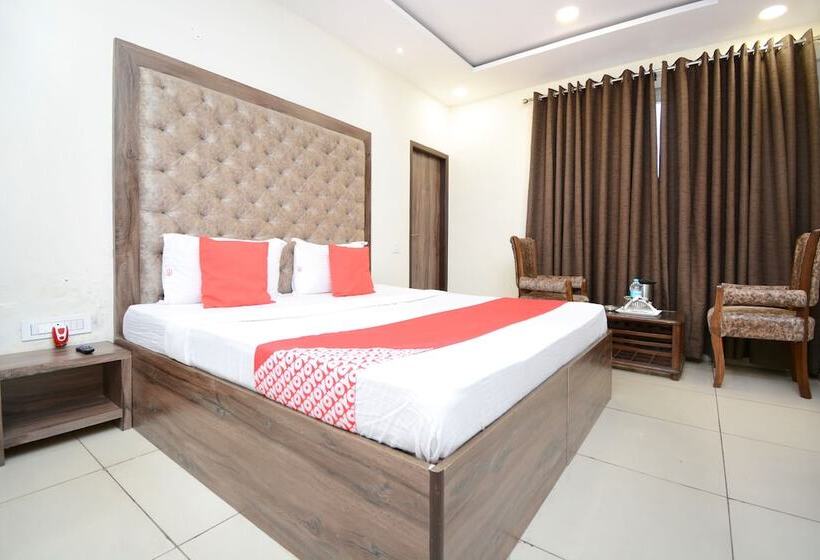 Oyo 28335 Hotel Classic