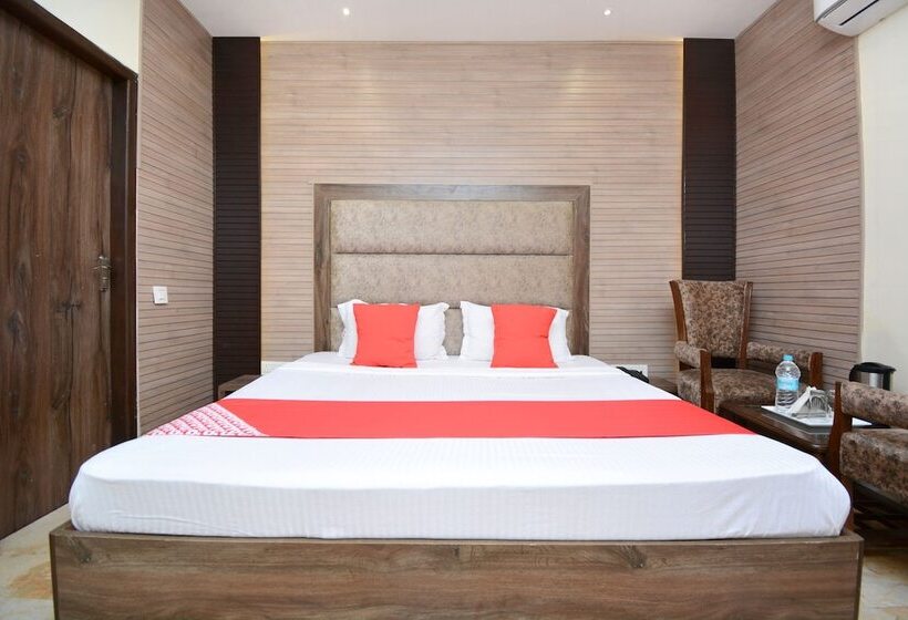 Oyo 28335 Hotel Classic