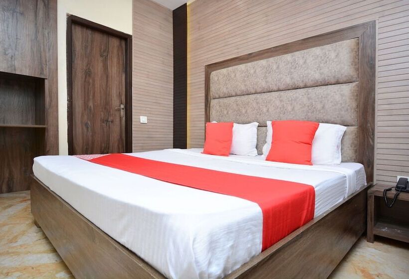 Oyo 28335 Hotel Classic