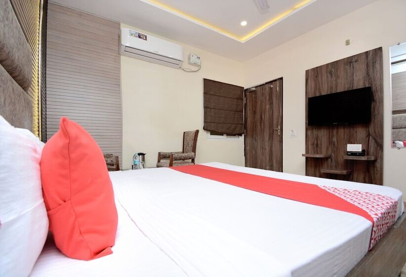 Oyo 28335 Hotel Classic