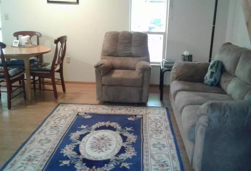 ペンション Alaska's Northland Inn