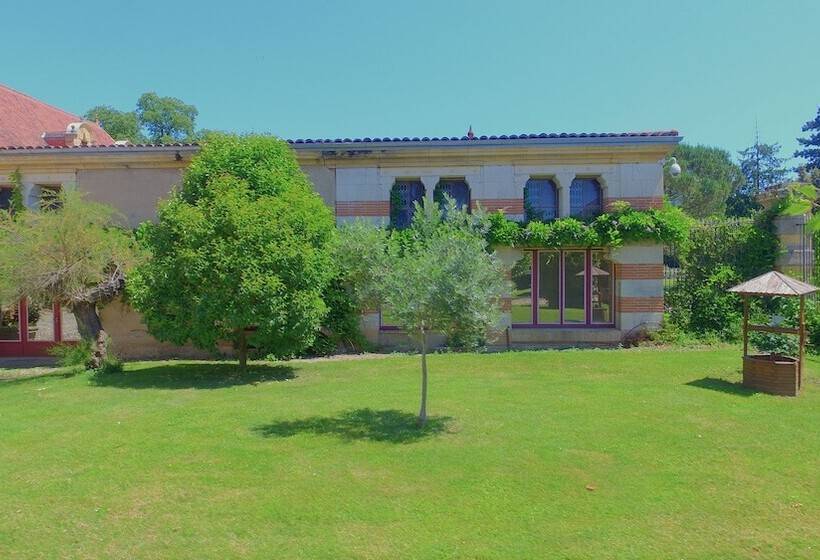 צימר Château De Lastours