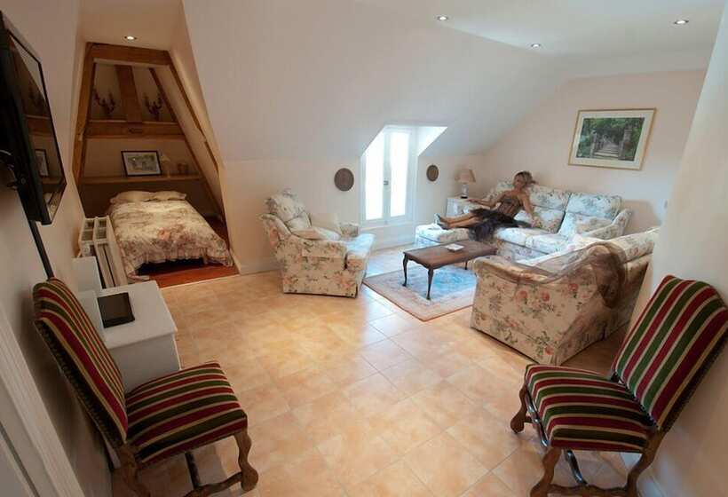 צימר Château De Lastours