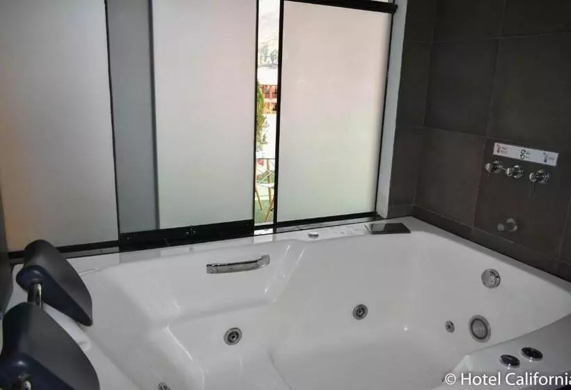 هتل California Calca