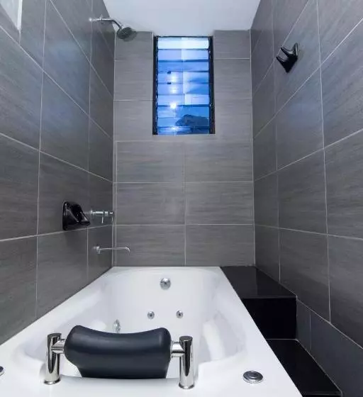 هتل California Calca