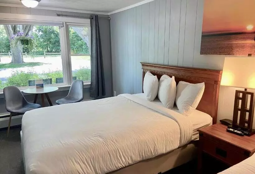 Hotelli Elk Rapids Lakeshore Inn