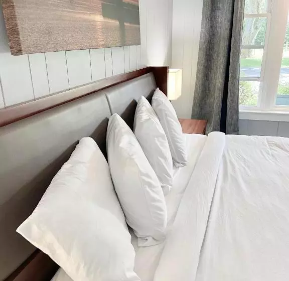 Hotelli Elk Rapids Lakeshore Inn