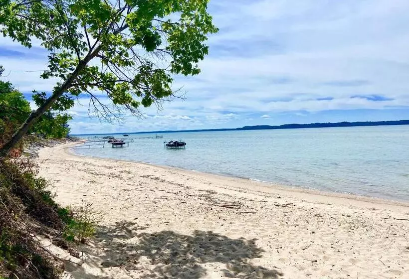 Hotelli Elk Rapids Lakeshore Inn