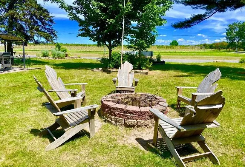 Hotelli Elk Rapids Lakeshore Inn