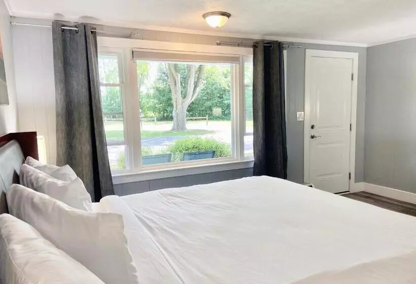 Hotelli Elk Rapids Lakeshore Inn