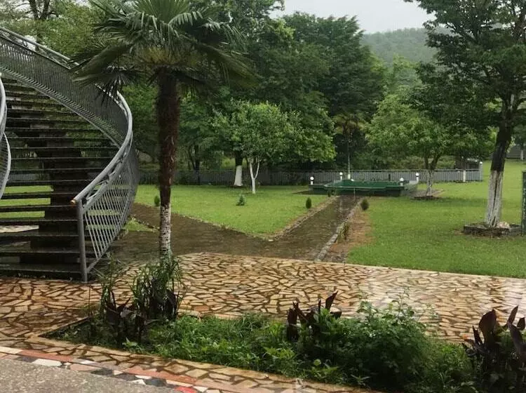 پانسیون Matua Guest House