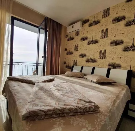 پانسیون White House Chakvi 150 M To The Beach