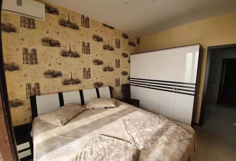 پانسیون White House Chakvi 150 M To The Beach