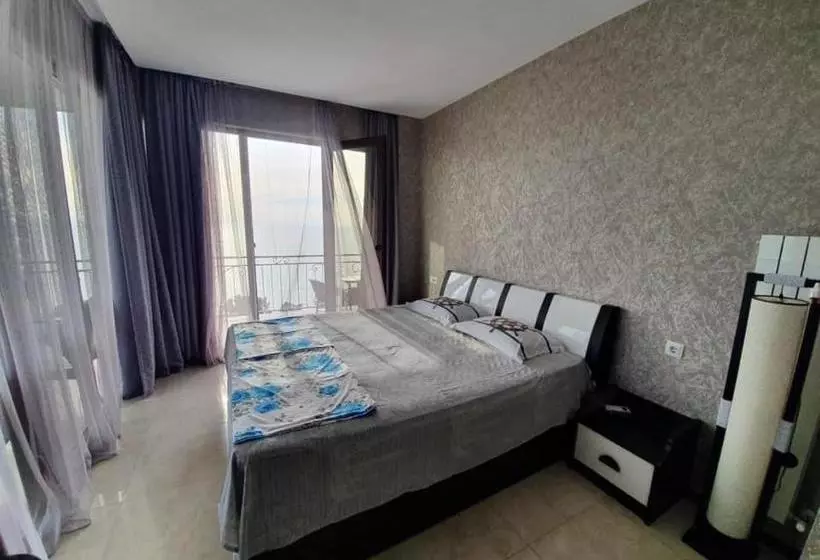 پانسیون White House Chakvi 150 M To The Beach