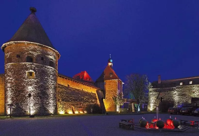 Retkeilymaja Gasthof Zur Burg