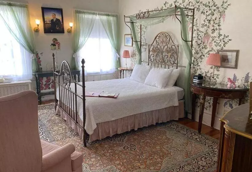 Retkeilymaja Historic Rosemont Manor