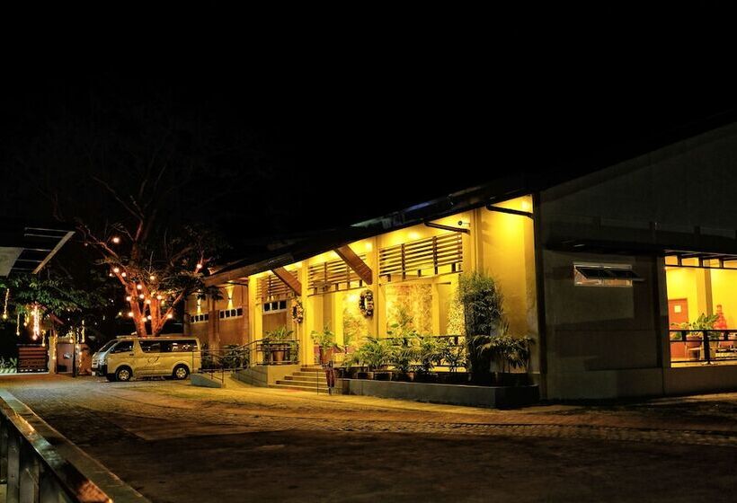 Seasons Hotel And Convention Center