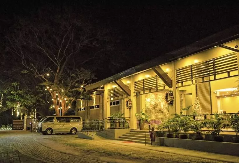 Seasons Hotel And Convention Center