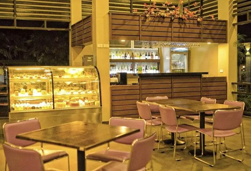 Seasons Hotel And Convention Center