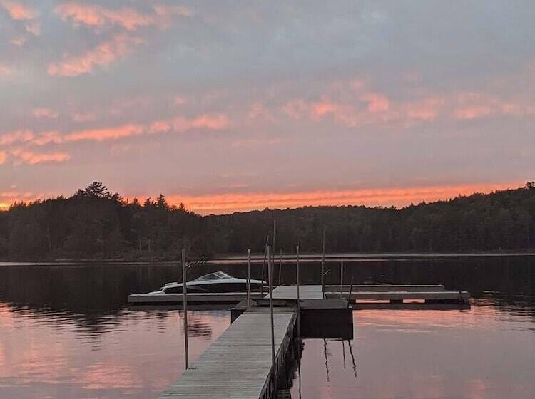 בית מלון כפרי The Long View Lodge