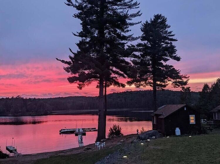 בית מלון כפרי The Long View Lodge