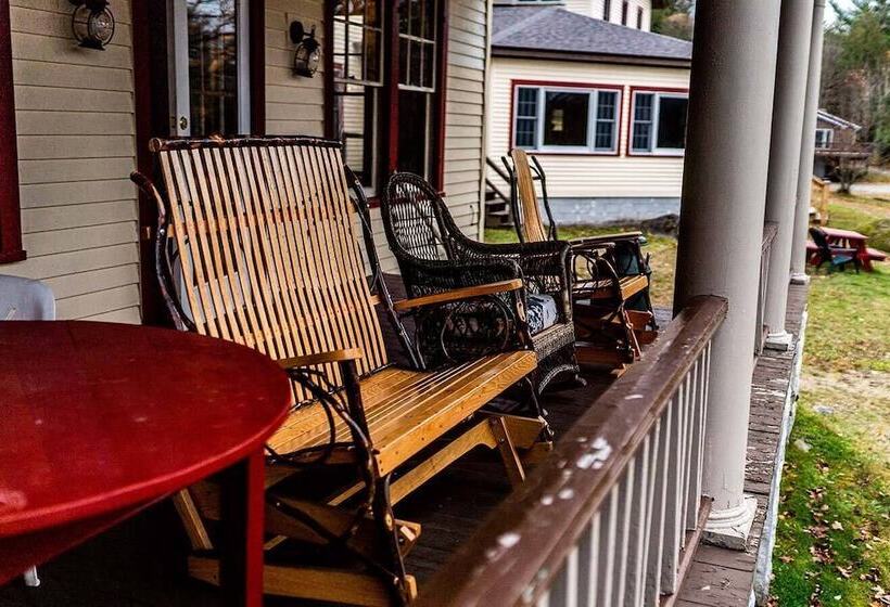 בית מלון כפרי The Long View Lodge