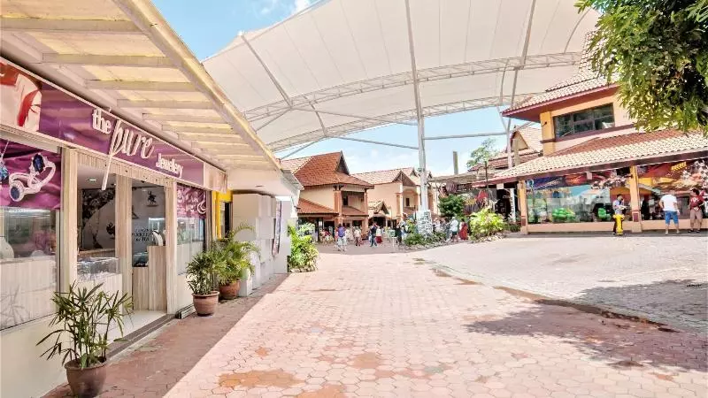 Hotelli Zen Rooms Basic Pantai Kok