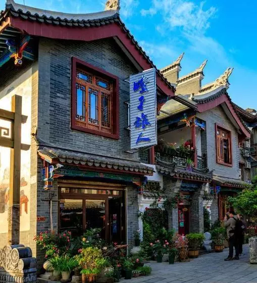 Majatalo Emerald Adventures Guesthouse