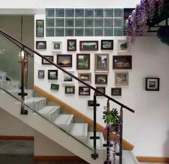 Majatalo Emerald Adventures Guesthouse