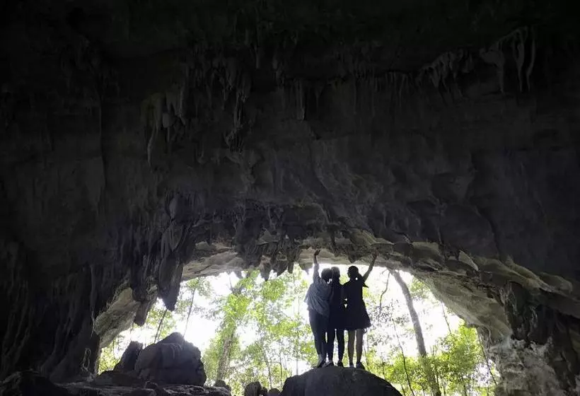 Majatalo Emerald Adventures Guesthouse