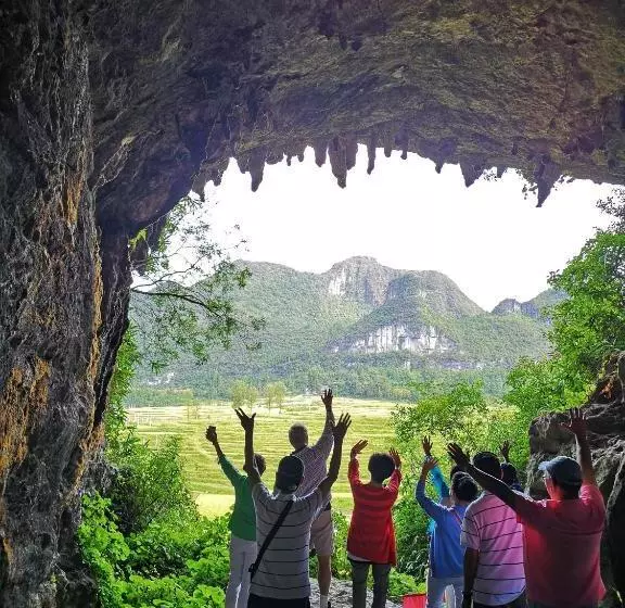 Majatalo Emerald Adventures Guesthouse