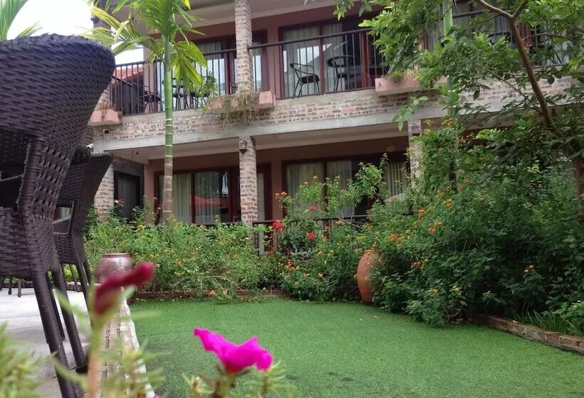 Sunny House Resort