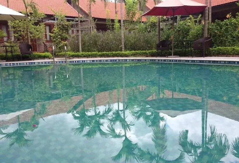 Sunny House Resort