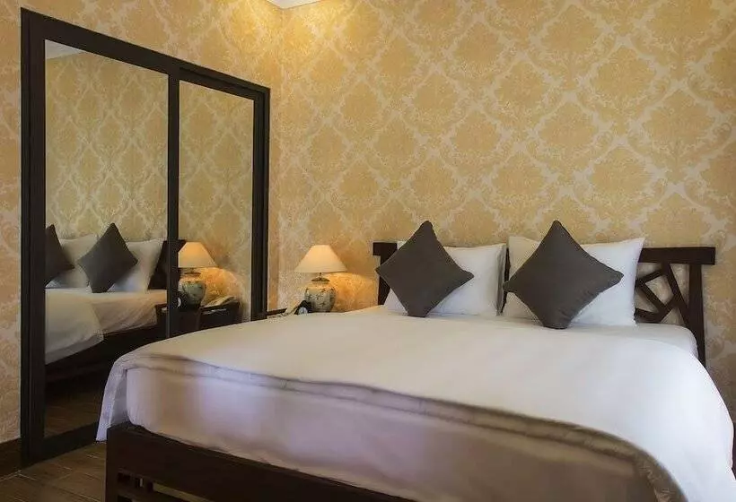 Sunny House Resort