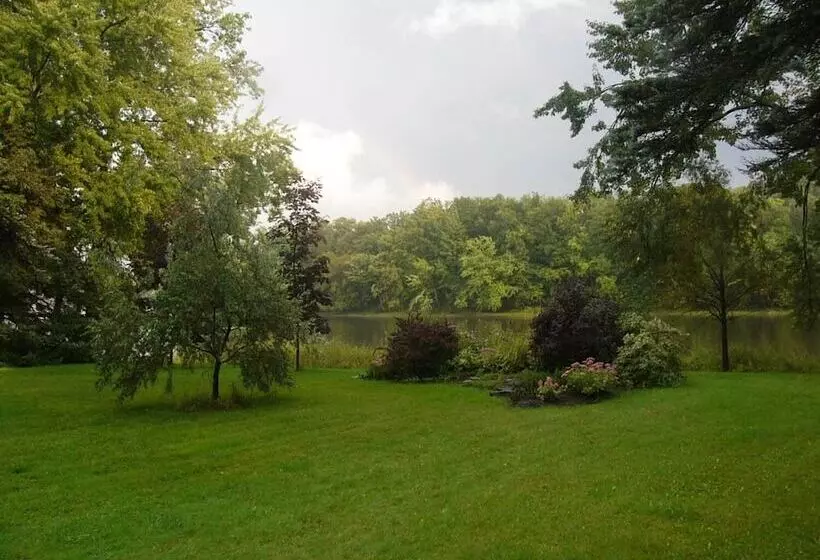 Retkeilymaja Aux Berges De L Ile Garth