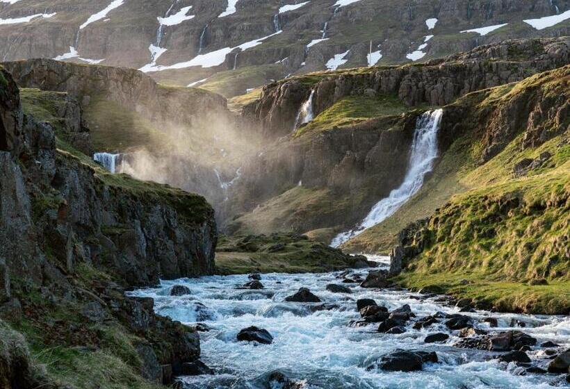 Hafaldan Hi Hostel Harbour Building
