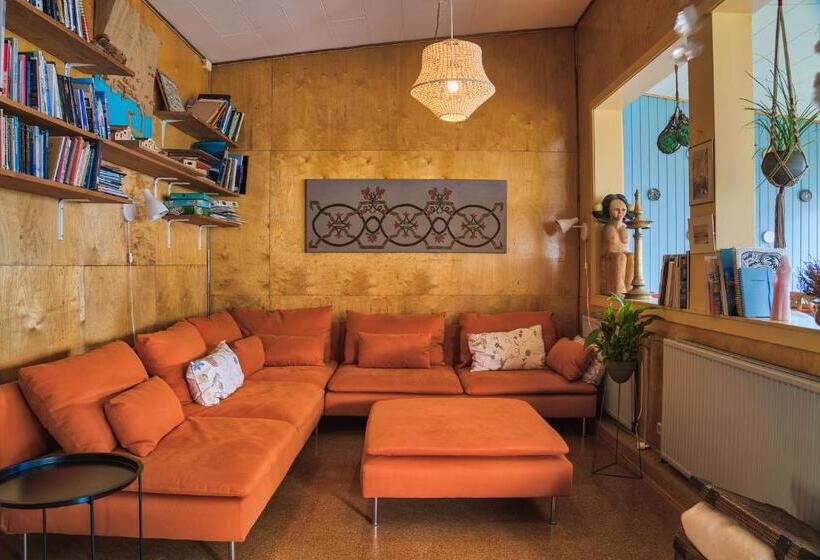 Hafaldan Hi Hostel Harbour Building