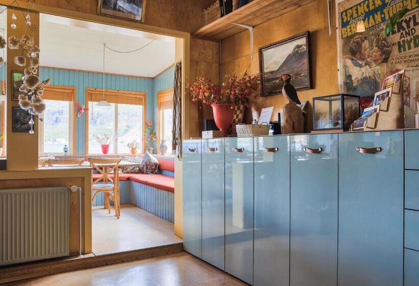 Hafaldan Hi Hostel Harbour Building