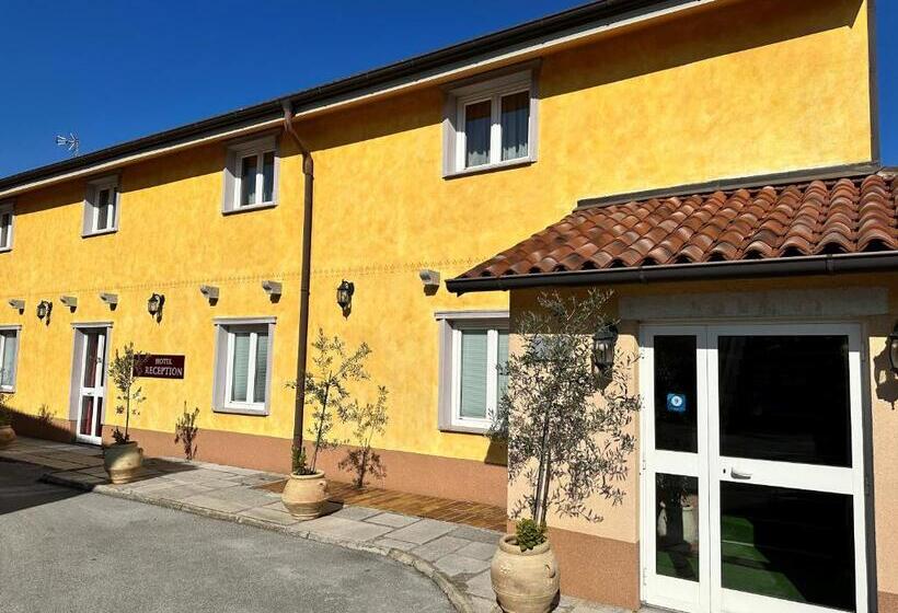 هتل Grahor Depandance