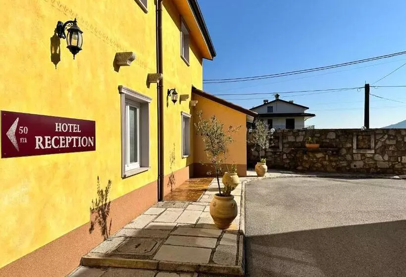 هتل Grahor Depandance