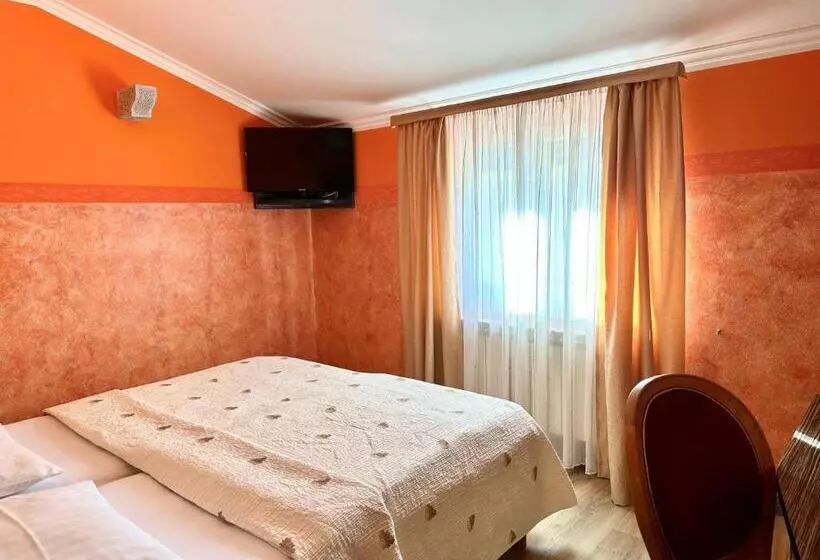 هتل Grahor Depandance