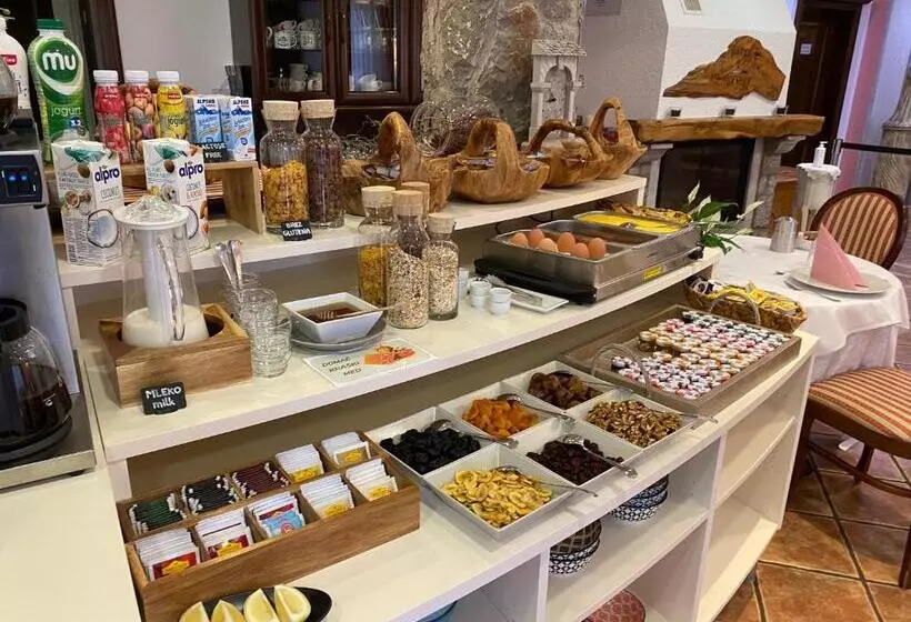 هتل Grahor Depandance