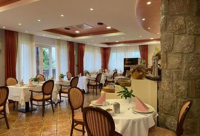 هتل Grahor Depandance