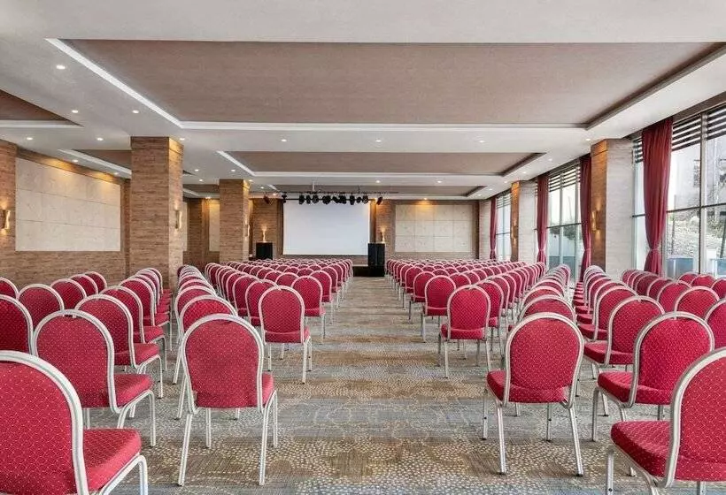 Hotel Ramada Resort By Wyndham Unye