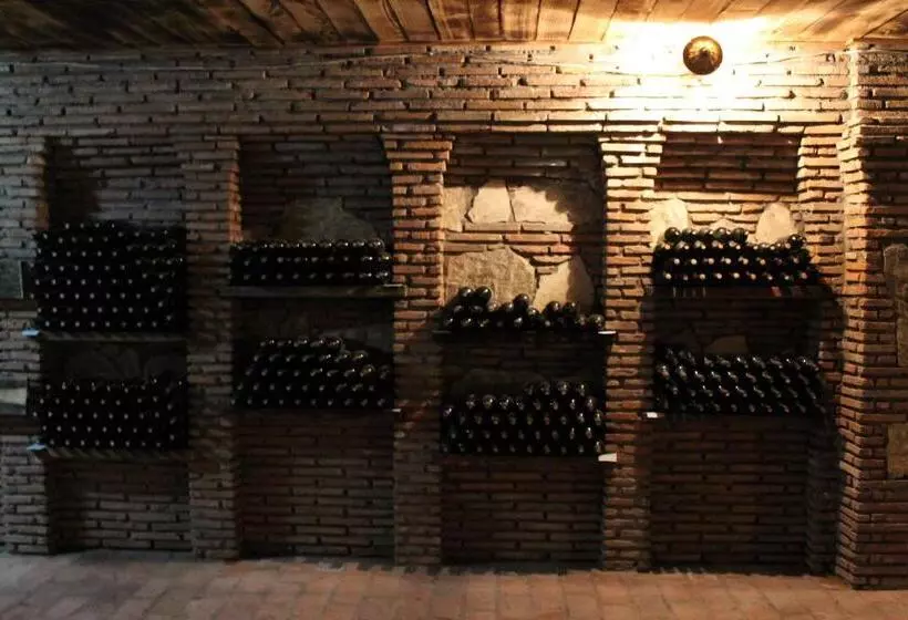 Hotelli Twins Wine Cellar