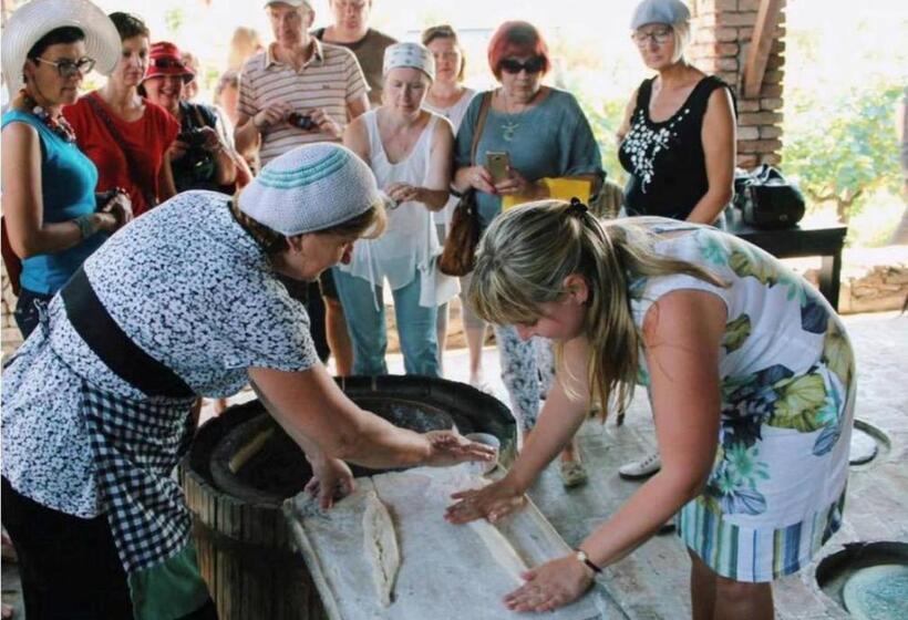 هتل Twins Wine Cellar