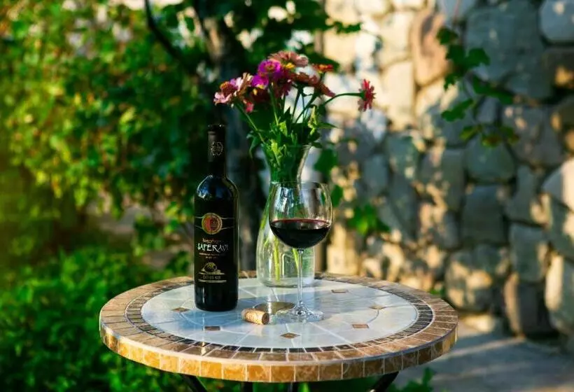 Hotelli Twins Wine Cellar