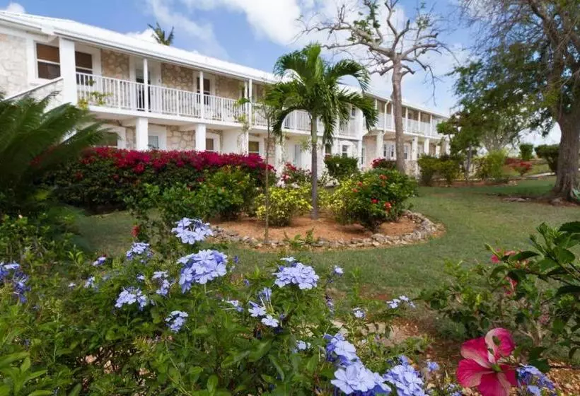 Hut Pointe Inn