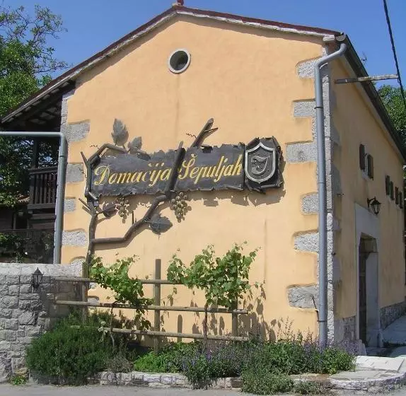 پانسیون Guesthouse Domacija Sajna