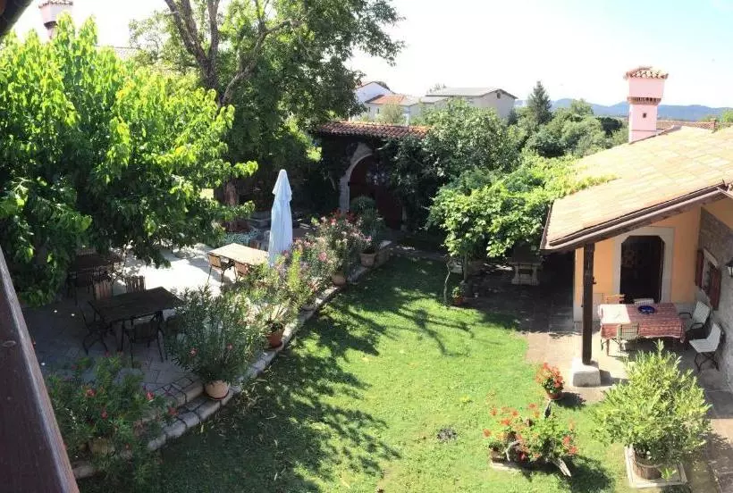 پانسیون Guesthouse Domacija Sajna